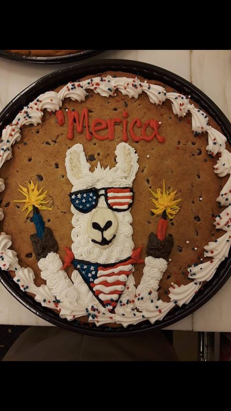 Patriotic Cookie Cake, Funny Cookie Cake, Fourth Of July Cookie Cake, Birthday Cookie Cake Designs, Cookie Cake Decorated, Decorated Cookie Cake, Cookie Cake Decorating Ideas, Fireworks Cake, Big Cookies