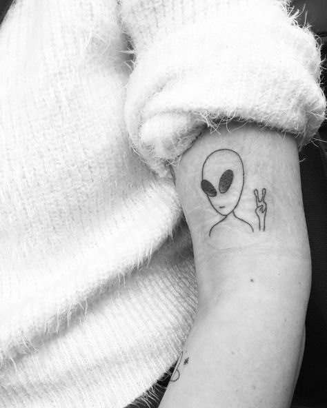 Simple tattoo line work tattoo alien tattoo UFO tattoo arm tattoo feminine tattoo tatuage fine line tattoo Martian Tattoo, Alien Small Tattoo, Tattoo Ideas Alien, Small Alien Tattoo, Alien Patchwork Tattoo, Alien Tattoos, Alien Minimalist Tattoo, Alien Tattoo Ideas, Cute Alien Tattoo