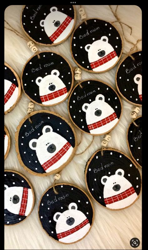 Wooden Cookie Ornaments, Wood Slice Crafts Christmas Diy Ideas, Wood Round Ornament Ideas, Painted Wood Slices Christmas, Christmas Ornaments On Wood Slices, Wood Slice Christmas Decorations, Christmas Wood Slices Ideas, Wood Disc Ornaments Diy, Christmas Ornament Wood Slice