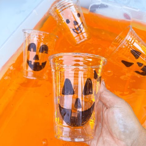 Fall Water Table Ideas, Halloween Light Table Activities, Water Table Activities Preschool, Cup Activities For Kids, Halloween Sensory Table, Water Activities Preschool, Sensory Water Play, Halloween Jelly, Sensory Water