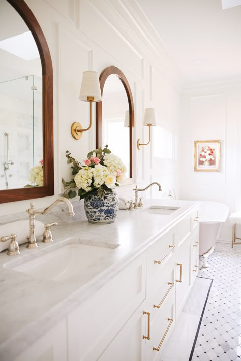 French Tub Bathroom, Traditional Master Bathrooms Luxury, Master Bath Ideas Traditional, Traditional Home Decor Bathroom, Grand Millennial Style Bathroom, Modern French Bathroom Ideas, Traditional Southern Bathroom, Feminine Master Bath, Master Bath Renovation Ideas