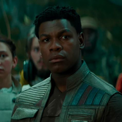 Finn Star Wars Icon, Fin Star Wars, Star Wars Finn, Kin Characters, Rey And Finn, Finn Star Wars, Portrait Studies, Sequel Trilogy, Fictional Couples