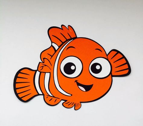 Diy Art Projects Canvas, Disney Canvas Paintings, Cd Wall Art, Nemo Dory, Scrapbook Die Cuts, Easy Disney Drawings, Disney Canvas, Die Cut Paper, Disney Scrapbooking