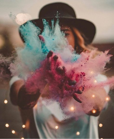 Makeup Photography Ideas, Powder Paint Photography, Holi Powder, Holi Photo, Holi Colors, Paint Photography, Shotting Photo, Photographie Portrait Inspiration, Photography Inspiration Portrait