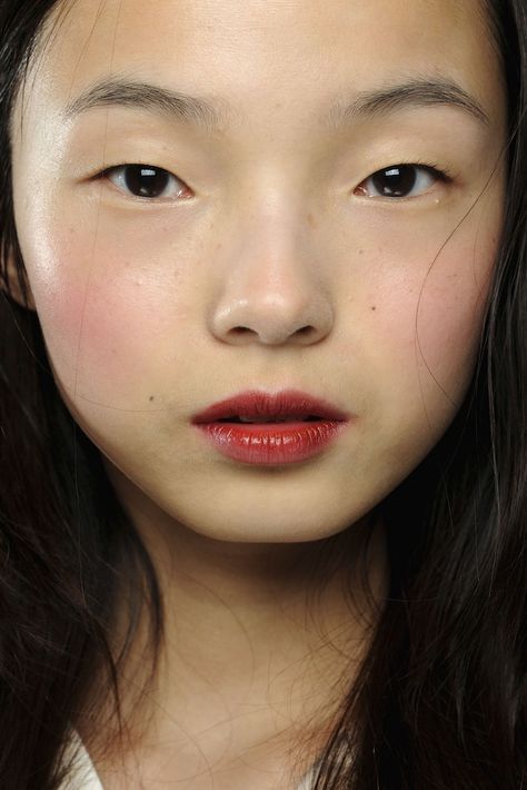 xiao-wen-ju  Love the makeup! Makeup Runway, Xiao Wen Ju, Wide Set Eyes, Red Blush, Asian Eyes, La Face, Asian Makeup, Red Lipstick, 인물 사진