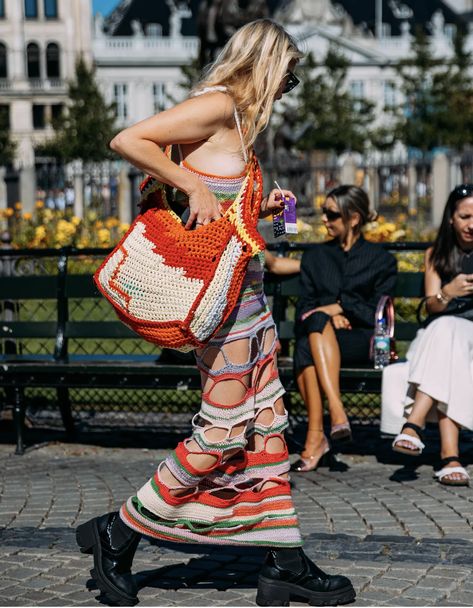 Street Style Copenhagen, Late Summer Outfits, Copenhagen Fashion, Rainbow Crochet, Copenhagen Style, Copenhagen Fashion Week, The Best Street Style, Street Style Trends, Street Style Summer