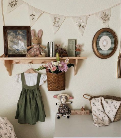 Cottage Theme Nursery, Vintage Cottage Core Nursery, Apothecary Nursery, Baby Girl Nursery Cottagecore, English Cottage Style Nursery, Cottagecore Nursery Aesthetic, Vintage Girl Nursery Ideas, Vintage Bunny Nursery, Cottage Core Playroom