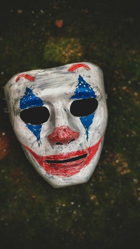 Joker Mask Drawing, Horror Mask Ideas, Clown Mask Drawing, Mask Ideas Art, Halloween Masks Diy, Mask Painting Ideas, Joker Clown Mask, Halloween Mask Ideas, Mascara Halloween