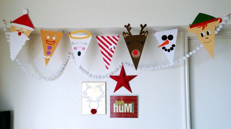 My DIY Christmas character banner this year! Instagram- (@)catcox Christmas Banner Cricut, Christmas Wall Hangings Diy, Christmas Banners Ideas Diy, Christmas Bunting Diy, Diy Christmas Banner, Christmas Banner Diy, Diy Pennant Banner, Creative Christmas Decorations, Surprise Birthday Decorations