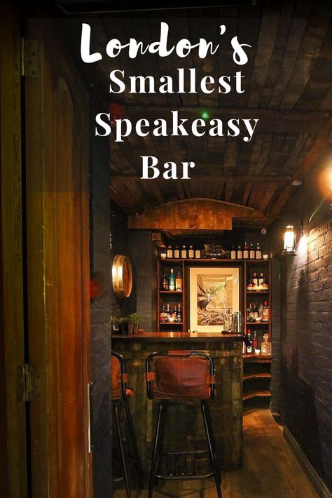 Tiny Cocktail Bar, Small Speakeasy Bar, Tiny Speakeasy, Secret Bar In House, Tiny Bar Ideas, Home Speakeasy Bar, Whisky Bar Home, Moody Man Cave, Tiny Lounge