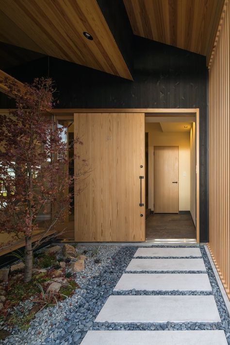 Japanese Front Door, Japanese House Entrance, Japanese Entrance, Japanese Exterior, Japanese Modern House, Japandi House, Japanese Door, Modern Exterior Doors, Japanese Style House