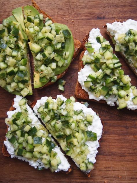 I Tried Baked by Melissa’s Viral "Cucumber Toast," and I'm Eating It for Breakfast and Lunch — Apartment Therapy Cucumber Toast Recipe, Cucumber Breakfast Ideas, Cucumber Breakfast, Cucumber Cottage Cheese, Cucumber Toast, Savory Toast, Viral Cucumber, Metabolic Confusion, Cheese Toast Recipe