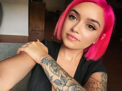 Short Pink Bob Hairstyles, Vivid Hair Color Short Bobs, Hot Pink Bob Hair, Hot Pink Bob, Short Pink Bob, Hot Pink Short Hair, Pink Bob Hair, Pink Bob, Red Pink Hair