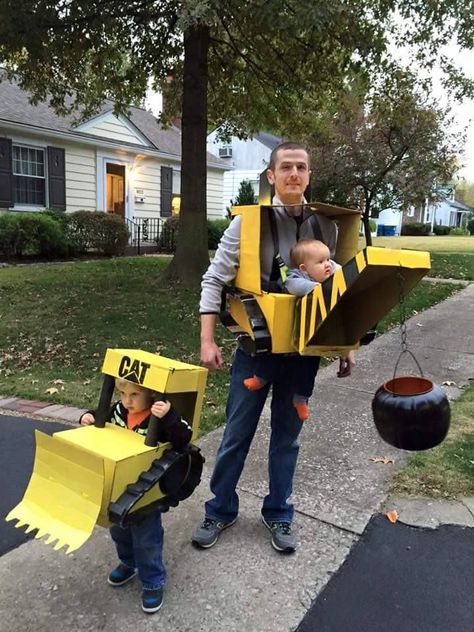 Babywearing Halloween costume / Construction equipement / Bulldozer / wrecking ball The Wrecking Crew, Boys Halloween Costumes Diy, Halloween Costumes Diy, Toddler Boy Halloween Costumes, Halloween Costumes Kids Boys, Halloween Infantil, Boy Halloween, Baby Kostüm, Costumes Diy