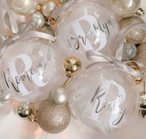 Fillable Baubles, Decoracion Halloween, Cricut Ornaments, Clear Christmas Ornaments, Boss Moves, Cricut Christmas Ideas, Idee Cricut, Personalised Christmas Baubles, Clear Ornaments