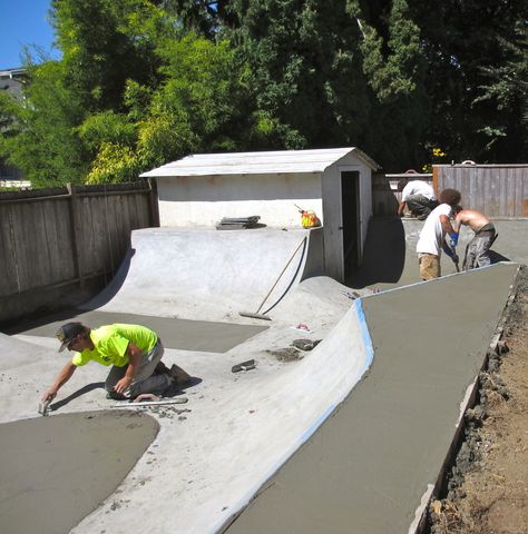 Evergreen Skateparks — Private Mini Skatepark, Portland, Oregon Diy Skatepark, Ramp Ideas, Backyard Skatepark, Skatepark Design, Skate Ramp, Skateboard Ramps, Skateboard Park, Mountain Bike Trails, Diy Yard