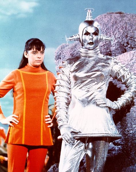 favorite show!  she was one of my favorite aliens along with the green girl who stalked Dr Smith 60s Photos, Space Tv, Space Girl, Space Photos, Old Tv Shows, Lost In Space, Vintage Tv, Retro Tv, B Movie