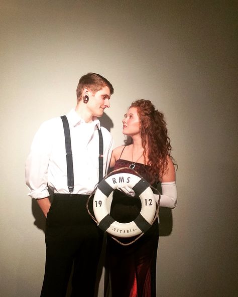 Titanic Halloween couples costume #titanic #halloweencostume #couplecostume #jackandrose Jack And Rose Costume Halloween, Titanic Couple Costume, Titanic Halloween Costume Couple, Rose And Jack Halloween Costume, Jack And Rose Costume, Jack And Rose Halloween Costume, Rose Titanic Costume, Titanic Halloween Costume, Aesthetic Couple Costume