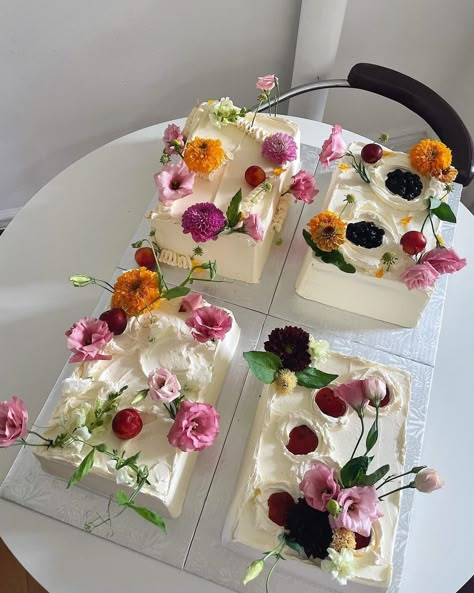 3 Tiered Cake, Wedding Sheet Cakes, Slab Cake, Dont Do It, Land Design, Traditional Wedding Cakes, Fresh Flower Cake, Pretty Birthday Cakes, My Jam