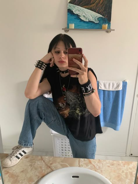 Mall Rat Aesthetic, 90s Numetal Fashion, Mallgoth Outfits 90s, Kawaii Metal Aesthetic, Grunge Girls 90s, Punk Metal Outfits, Numetal Clothes, 90s Mall Goth Outfit, 90s Nu Metal Fashion