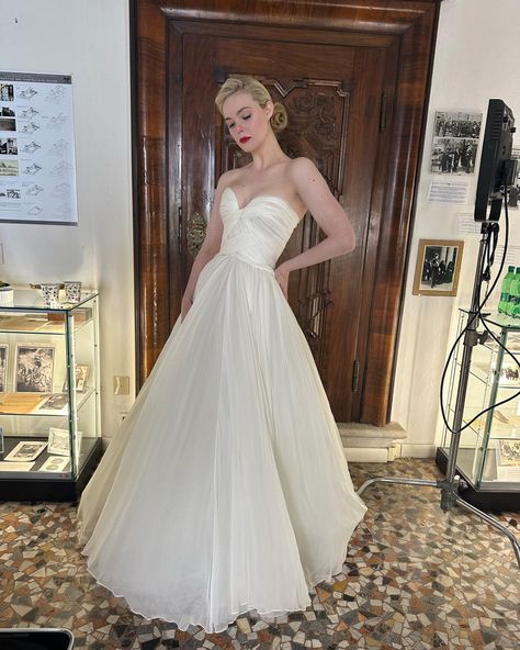 Elle Fanning Red Carpet, Elle Fanning Style, Dakota And Elle Fanning, 90s Runway Fashion, May 2023, Elle Fanning, Celebrity Look, Hollywood Glamour, Custom Dresses