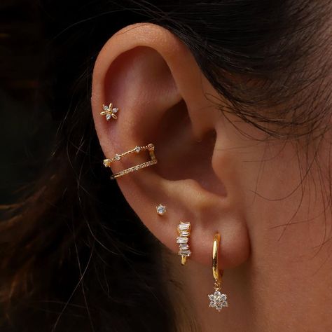 Ear Design, Ear Style, Luxe Jewelry, Floral Studs, Piercing Ideas, Bar Stud Earrings, Bar Studs, Instagram Style, Helix Piercing