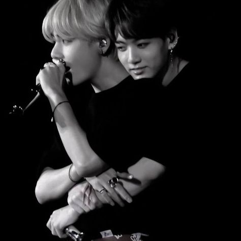 Black Pic Dark, Just Good Friends, Fall In Luv, Bts Maknae Line, Eye Makeup Pictures, Black Picture, Kim Taehyung Wallpaper, Bts Korea, Jimin Jungkook