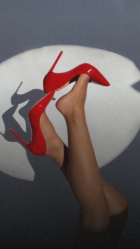 Red Heels Aesthetic, Vermelho Aesthetic, Podcast Photoshoot, Boss Aesthetic, Photography Backdrops Diy, Leg Art, Heels Aesthetic, Red Stilettos, Brand Shoot