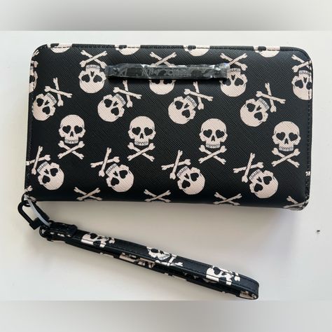 Htf Betsey Johnson Skull Wallet Wristlet Goth Wallet, Goth Bags, Wwe Shield, Betsey Johnson Wallet, Skull Purse, Black Makeup Bag, Skull Wallet, Sequin Purse, Emo Aesthetic