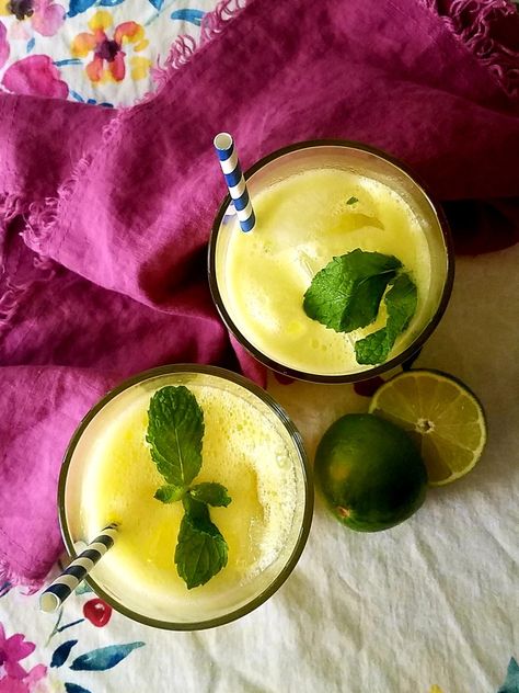 Pineapple Mint Agua Fresca (Recipe Inspired by THE UNHONEYMOONERS) The Unhoneymooners, Caramel Macchiato Recipe, Easy Lemonade Recipe, Agua Fresca Recipe, Ice Caramel Macchiato, Pineapple Mint, Mint Simple Syrup, Cherry Brandy, Perfect Summer Drink