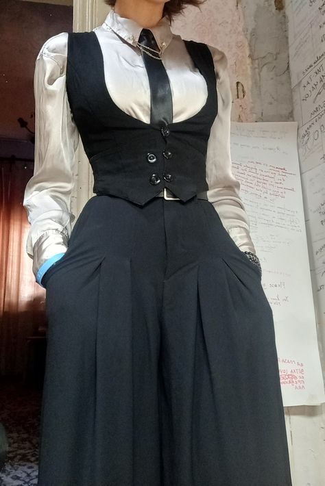 Female Victorian Suit, Aesthetic Outfit Ideas For Women, Unique Formal Outfits Women, Suit Office Woman, Two Piece Prom Outfit Pants, Black Formals Women Outfits, Old Outfits Vintage Classy, Fancy Nonbinary Outfits, Steampunk Outfits Women Victorian