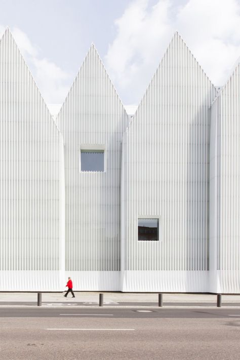 Estudio+Barozzi+Veiga’s+Philharmonic+Hall+Szczecin+Photographed+by+Laurian+Ghinitoiu World Architecture Festival, Building Images, Minimal Architecture, Minimalist Architecture, Zaha Hadid, Architecture Exterior, Facade Architecture, Architecture Photo, Architectural Inspiration