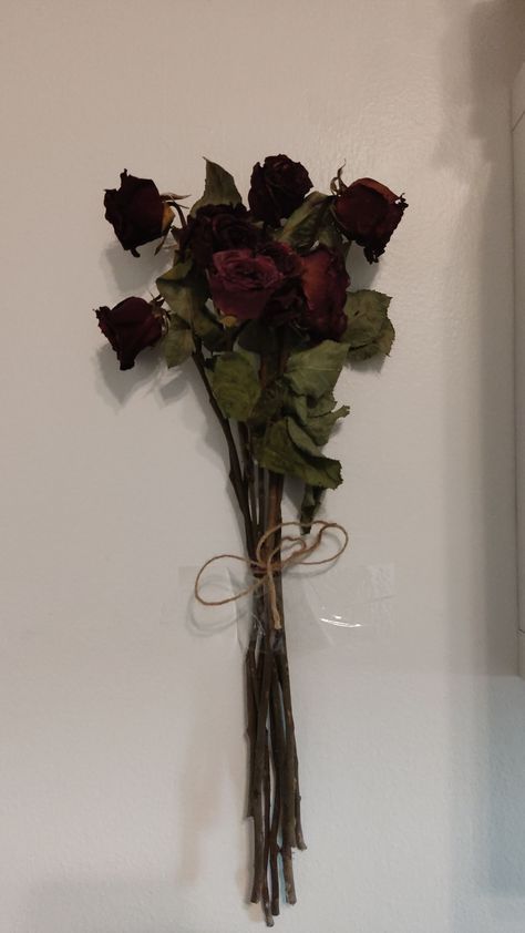 Dried Roses Aesthetic, Dried Flowers Aesthetic, Nyc Autumn, Roses Aesthetic, Toni Stark, Dried Roses, Drying Roses, Blog Pictures, Nothing But Flowers