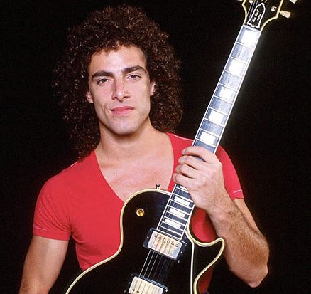 Neal Schon - Journey Gregg Rolie, Journey Albums, Neal Schon, Journey Steve Perry, Famous Guitars, Best Guitar Players, Steve Perry, Guitar Tips, Guitar Hero