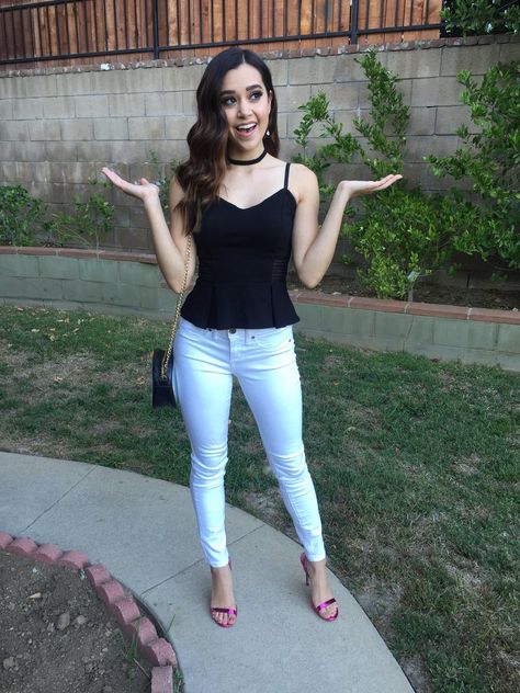 Megan Nicole, Make Videos, Sofia Carson, Girl Inspiration, Selena Gomez, Youtubers, White Jeans, Girl Fashion, Wattpad