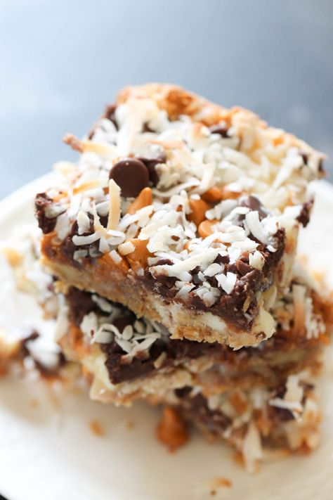 Seven Layer Magic Cookie Bars Recipe | Six Sisters' Stuff Magic Cookie Bars Recipe, Homemade Lemon Bars, Magic Cookie Bar Recipe, Magic Cookie Bars, Facebook Recipes, Layer Bars, Tiramisu Dessert, Six Sisters Stuff, Nutella Brownies