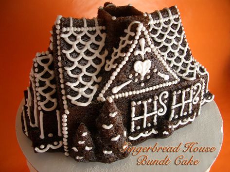 Bundt Cake Decorations, Gingerbread House Cake, Bundt Pan Recipes, Christmas Baking Gifts, Bundt Recipes, 4h Ideas, Gingerbread House Recipe, Thanksgiving Time, Bundt Cake Pan