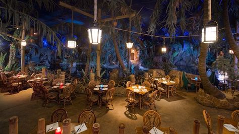 Captain Jack's - Restaurant des Pirates | Disneyland Paris Restaurants Pirate Bar, Pirate Ideas, Paris November, Fish Restaurant, Rainforest Cafe, Character Dining, Disney Imagineering, Disney Paris, Disney Restaurants