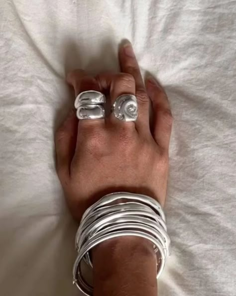 The old one Chunky Silver Jewellery, Dope Jewelry, Chunky Jewelry, Funky Jewelry, June 17, Jewelry Lookbook, Silver Accessories, Jewelry Inspo, Dream Jewelry