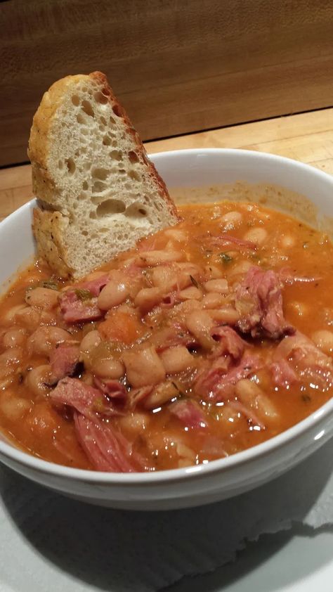 Turkey And White Bean Soup, Smoked Turkey Soup, Turkey Soup Recipes, Basque Food, Smoked Turkey Wings, White Bean Stew, Turkey Stew, Smoked Turkey Legs, Turkey Soup Recipe