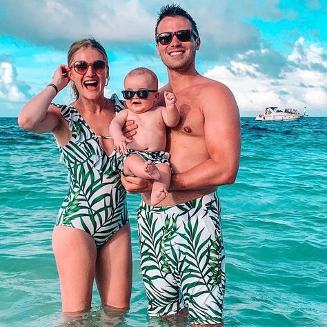 Couple Bathing Suits, Couple Outfits Matching, Hawaiian Clothing, Family Clothes, Family Christmas Outfits, Beach Getaway, Stylish Couple, Hawaiian Outfit, Matching Swimwear