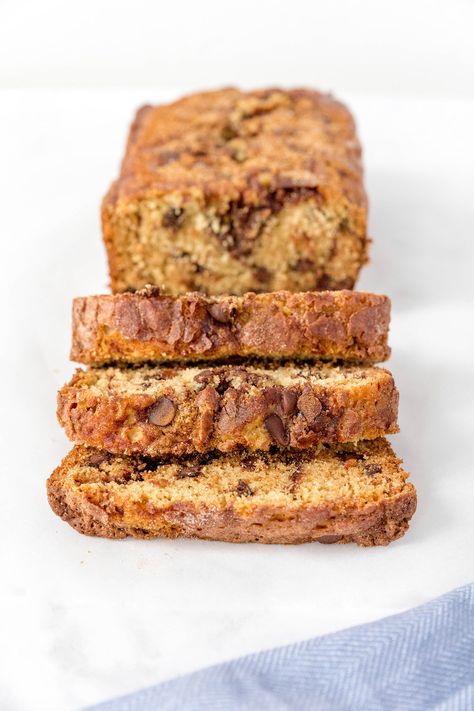 Cinnamon Swirl Chocolate Chip Quick Bread - Lip-Smacking Food Cinnamon Chocolate Chip Bread, Chocolate Chip Quick Bread, Snickerdoodle Bread, Cinnamon Banana Bread, Cinnamon Swirl Bread, Chocolate Chip Bread, Swirled Bread, Cinnamon Chips, Trifle Recipe