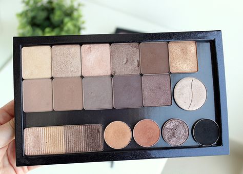 What's In My Z Palette? Depotting Makeup, Z Palette, Pretty Eyeshadow, Lifestyle Blogs, Diy Makeup, Eyeshadow Palette, Lifestyle Blog, Written By, Hair Makeup