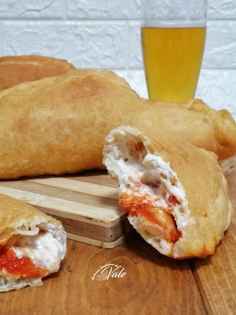 Pizza Fritta Napoletana, Napoli Pizza, Fried Pizza, Pizza Fritta, Pasta Per Pizza, Pizza Fries, Burger Buns, Pizza Party, Pizza Bread