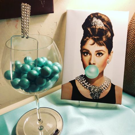 Audrey Hepburn Party Theme, Tiffany Party Themes, Tiffany And Co Sweet 16, Tiffany And Co Birthday Party, Tiffany And Co Theme Party, Breakfast At Tiffanys Birthday Theme, Ideas For 16th Birthday, Tiffany Birthday Theme, Bridal Shower Breakfast At Tiffanys