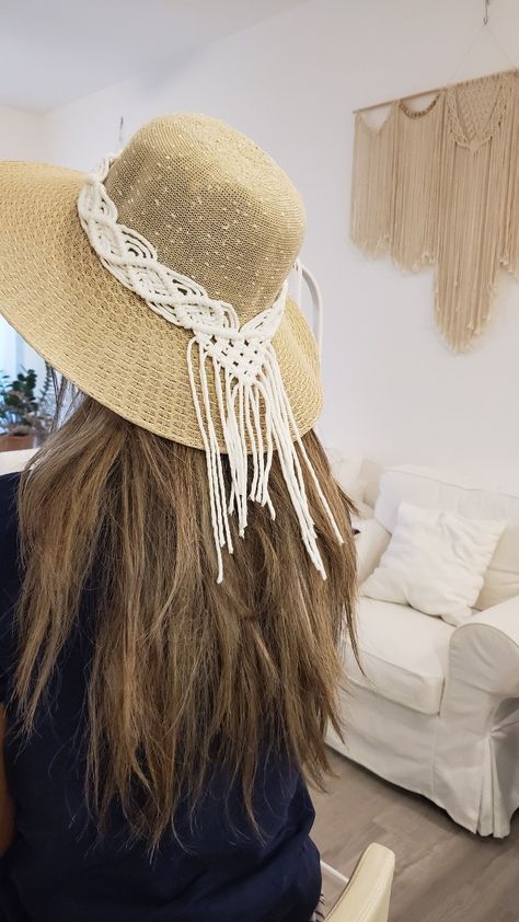 Macrame Hat Bands Diy, Macrame Hat Bands, Macrame Hatband, Macrame Hat, Macrame Headband, Micro Macrame Tutorial, Macrame Clothes, Diy Macrame Plant Hanger, Macrame Wall Hanging Patterns