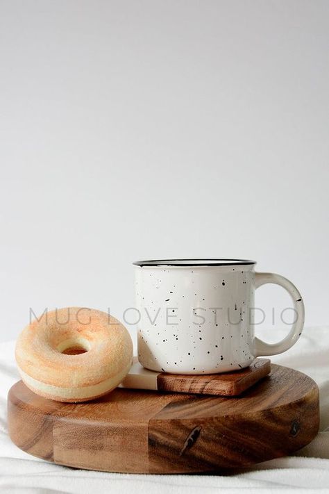 Product Photography Mug, Mug Photography Photo Ideas, Bottle Photoshoot, Comfort Cottage, Mug Photography, Collage Printables, Coffee Cup Images, Farm Wall Decor, Idea Photography