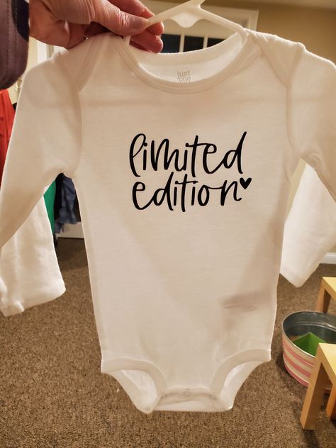 These onesie are sure to catch an eye with their cute phrases that perfectly capture life with a baby! Come in short sleeve and long sleeve and a variety of phrases. Onsie Svg Ideas, Homemade Onsie Ideas, Teacher Onesie, Girl Onesie Ideas, Cute Baby Onesies Sayings, Baby Onsies Ideas Girl, Cricut Baby Onesie, Baby Onesie Ideas, Onesie Party