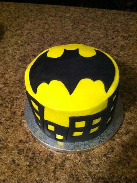 Batman cake Diy Batman Cake, Batman Cookie Cake, Simple Batman Cake, Batman Cake Buttercream, Batman Cake Rectangle, Kid Cakes, Batman Cake, Batman Party, 5th Birthday Party Ideas