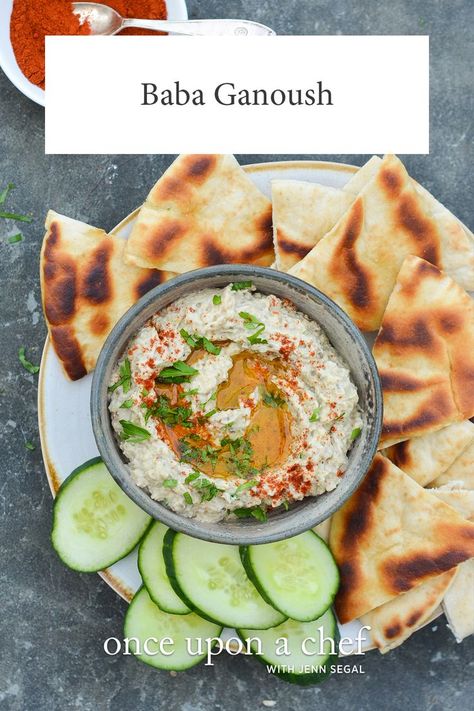 Baba ganoush is a popular Middle Eastern dip made from eggplant, tahini, lemon juice, garlic and spices. Starters For Dinner, Baba Ganush, Snacks Chicken, Happy Hour Food, Baba Ghanoush, Once Upon A Chef, Caviar D'aubergine, Easy Starters, Tahini Paste